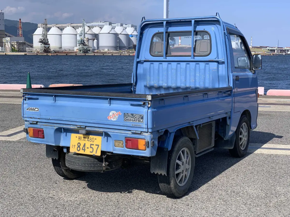 1995 Daihatsu Hijet, 4WD and AC, a Kei Truck, for sale at Sunshine Imports in Austin, TX (photo 3 of 12)