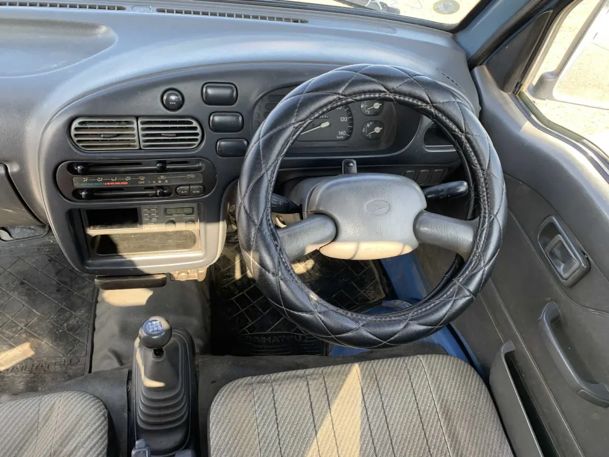 1995 Daihatsu Hijet, 4WD and AC, a Kei Truck, for sale at Sunshine Imports in Austin, TX (photo 9 of 12)