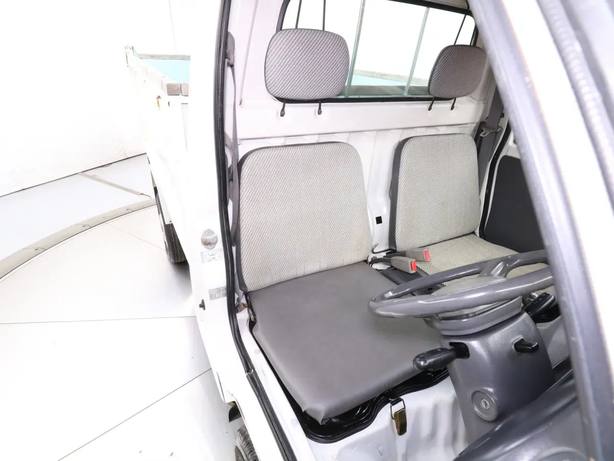 1995 Daihatsu Hijet Dump Bed, a white Kei Truck, for sale at Duncan Imports & Classic Cars in Christiansburg, VA (photo 23 of 62)