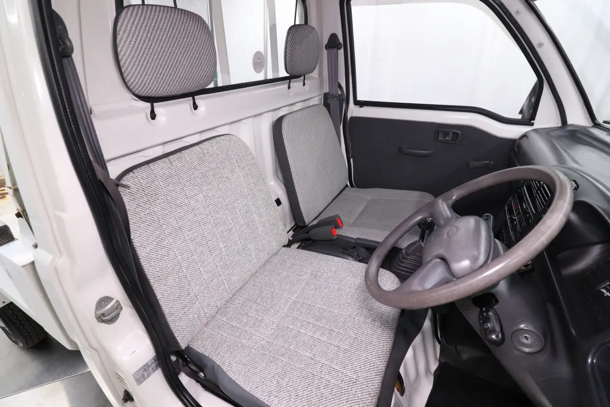 1995 Daihatsu Hijet, a white Kei Truck, for sale at Duncan Imports & Classic Cars in Christiansburg, VA (photo 17 of 41)