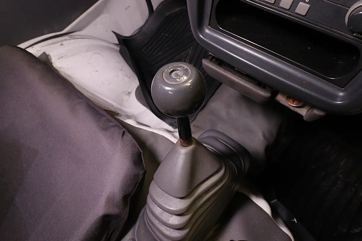 1995 Daihatsu Hijet 4x4 Kei Truck, gear shifter, for sale at Duncan Imports in Christiansburg, VA