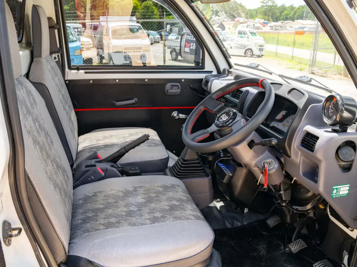 1995 Mitsubishi Minicab Lifted Kei Truck in white, for sale at Japan Direct Motors in Irmo, SC (photo 11 of 12)