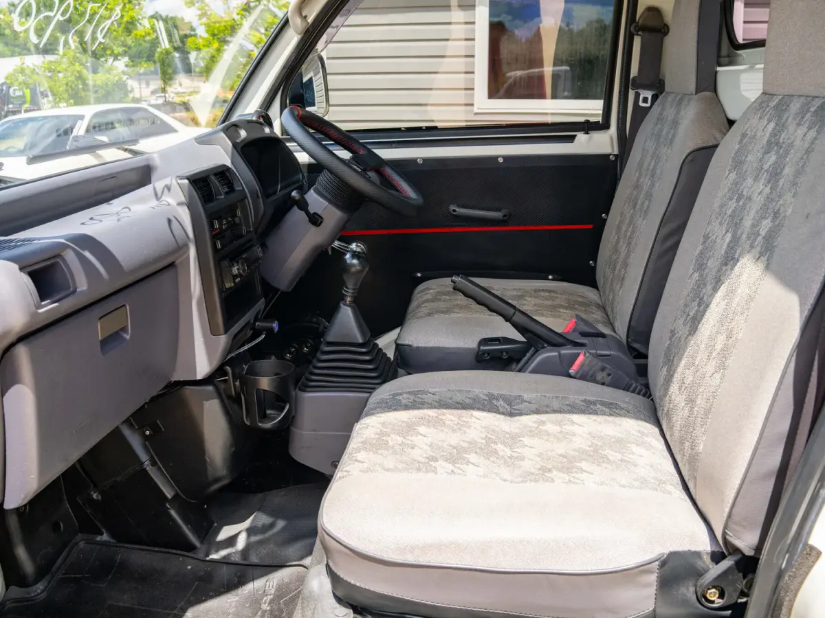 1995 Mitsubishi Minicab Lifted Kei Truck in white, for sale at Japan Direct Motors in Irmo, SC (photo 12 of 12)