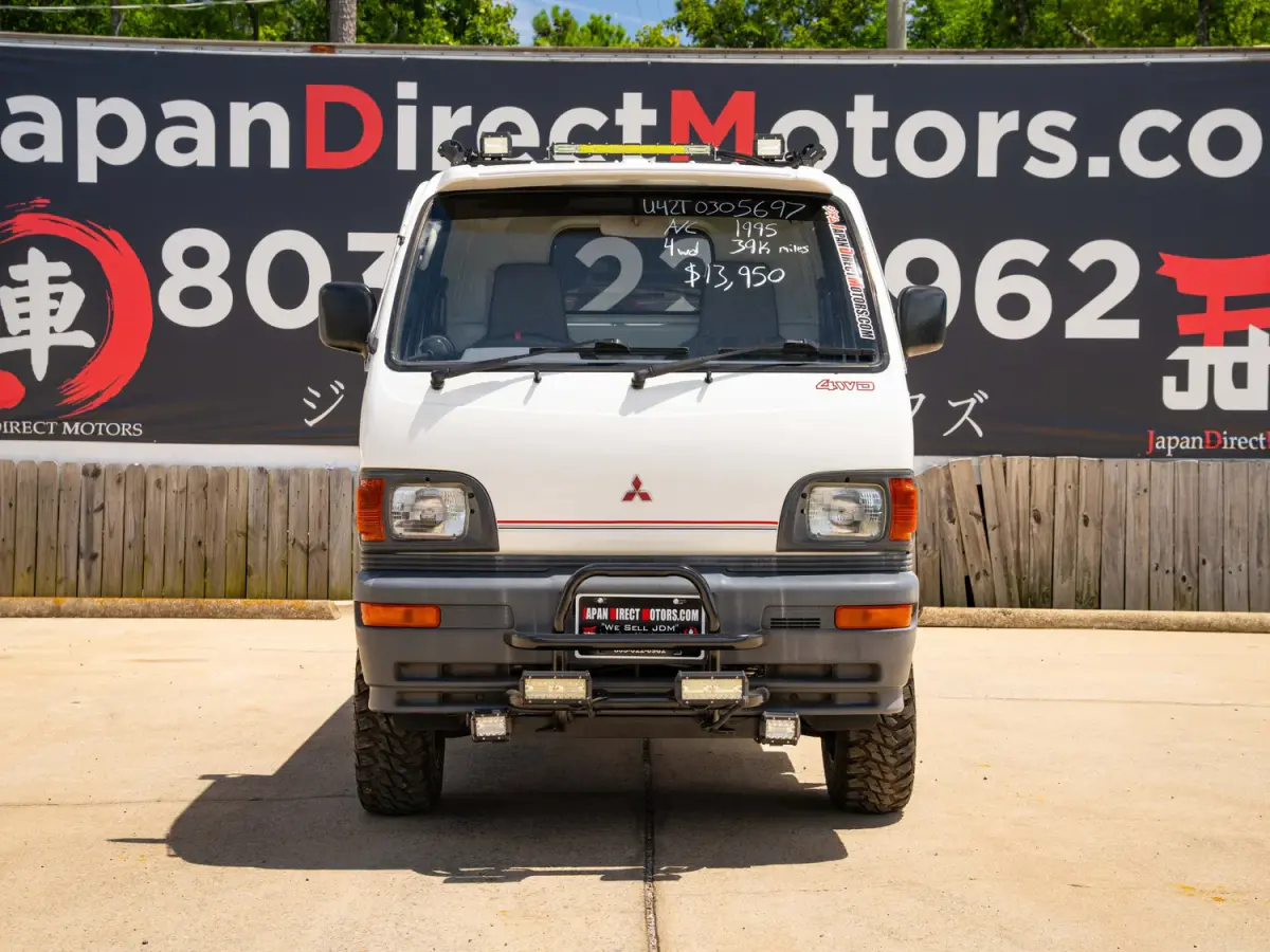 1995 Mitsubishi Minicab Lifted Kei Truck in white, for sale at Japan Direct Motors in Irmo, SC (photo 4 of 12)