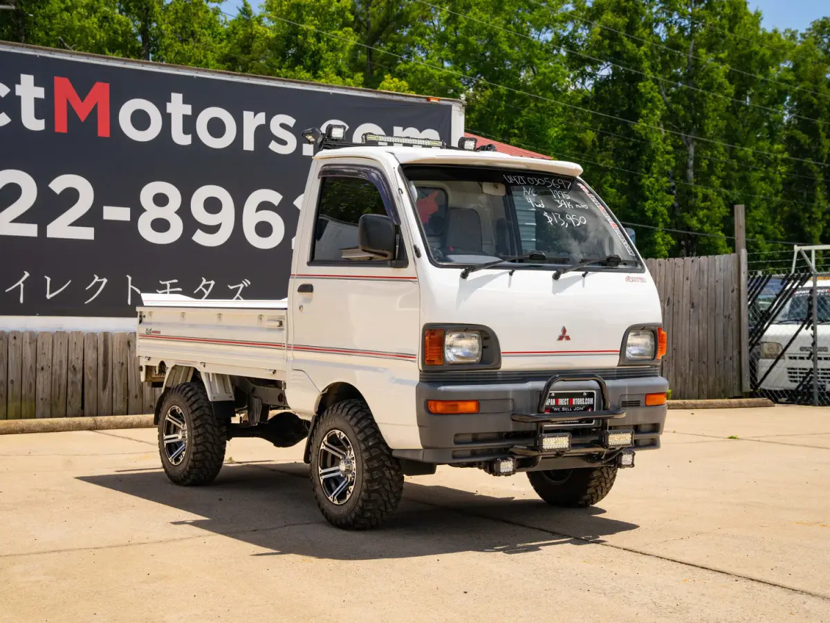 1995 Mitsubishi Minicab Lifted Kei Truck in white, for sale at Japan Direct Motors in Irmo, SC (photo 5 of 12)