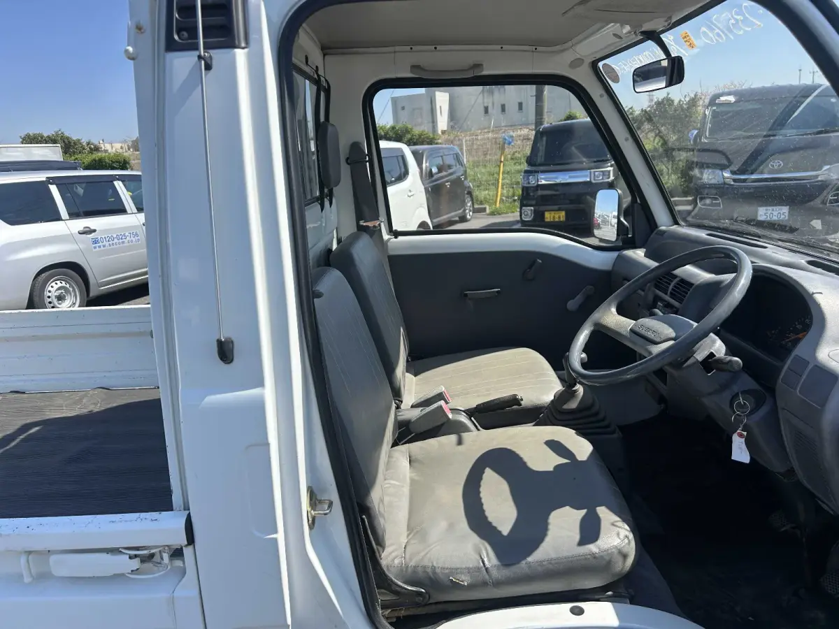 1995 Subaru Sambar, 4WD and AC, a Kei Truck, for sale at Sunshine Imports in Austin, TX (photo 7 of 11)