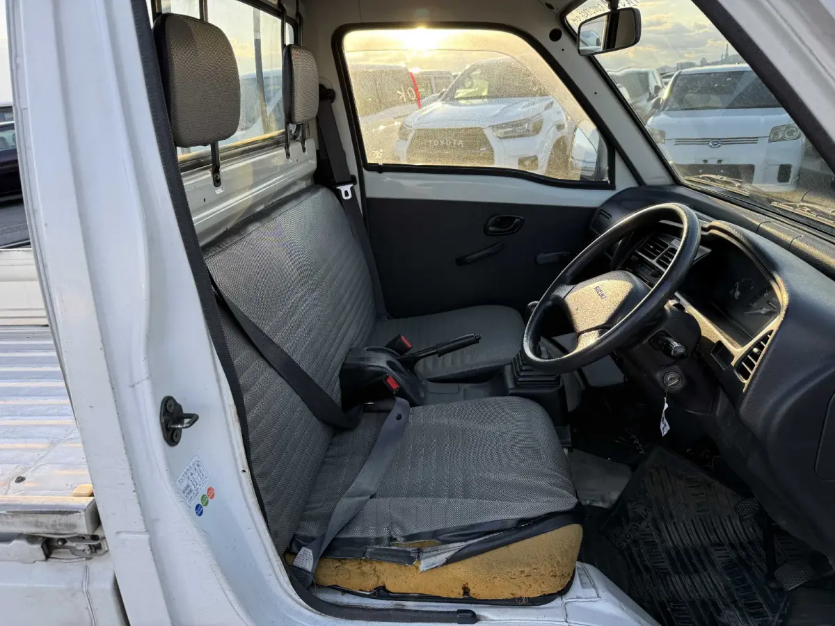 1995 Suzuki Carry, 2WD + AC, a Kei Truck, for sale at Sunshine Imports in Austin, TX (photo 6 of 10)