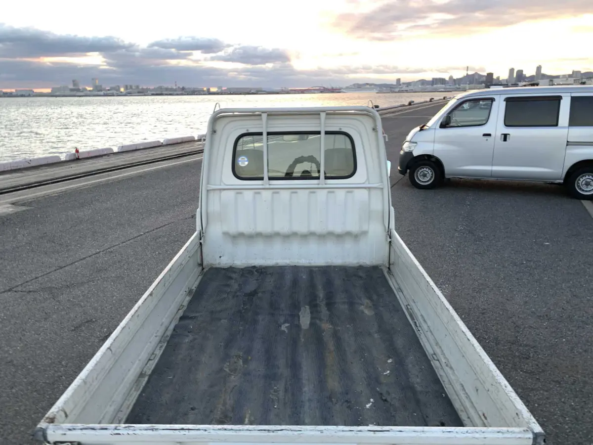 1996 Daihatsu Hijet, 2WD + AC, a Kei Truck, for sale at Sunshine Imports in Austin, TX (photo 4 of 11)