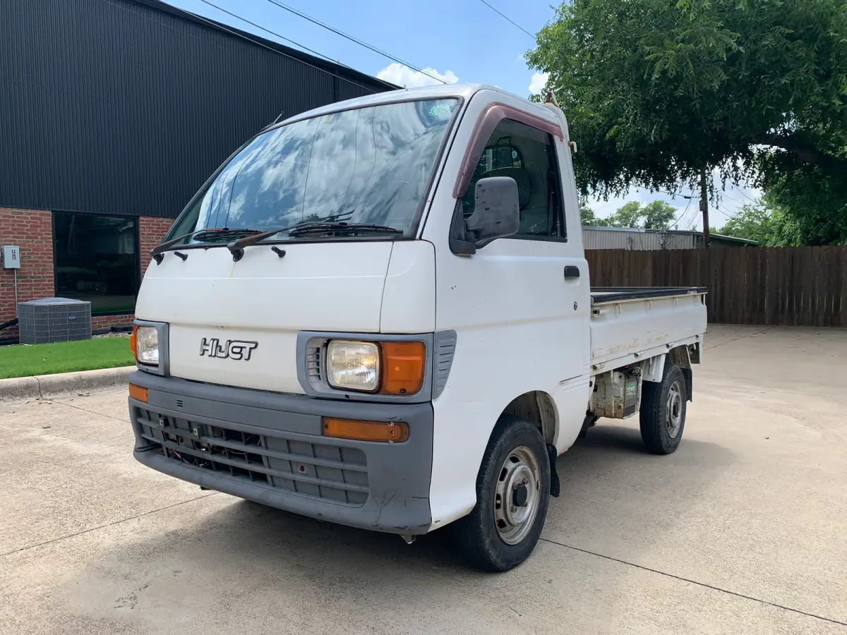 1996 Daihatsu Hijet, 4WD + AC, a Kei Truck, for sale at Sunshine Imports in Austin, TX (photo 2 of 11)