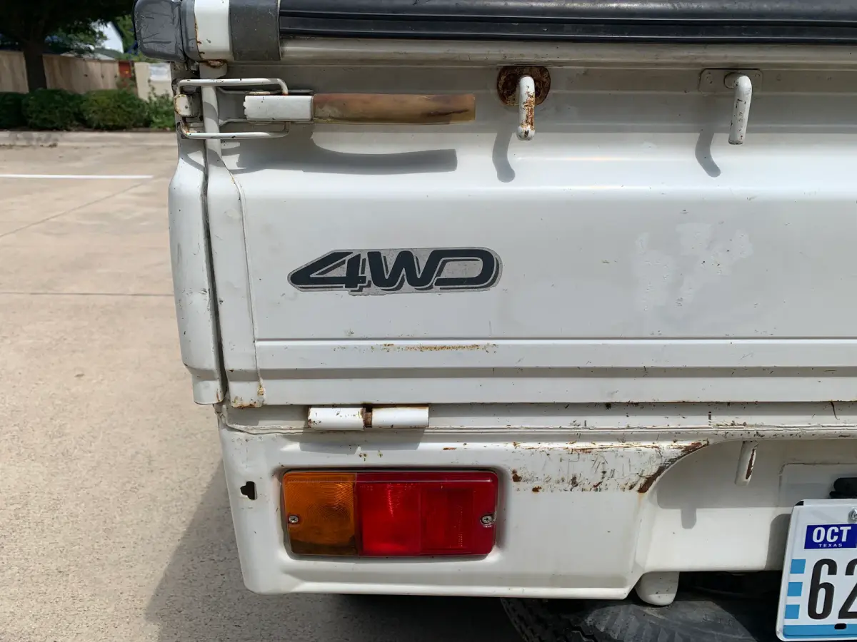 1996 Daihatsu Hijet, 4WD + AC, a Kei Truck, for sale at Sunshine Imports in Austin, TX (photo 5 of 11)