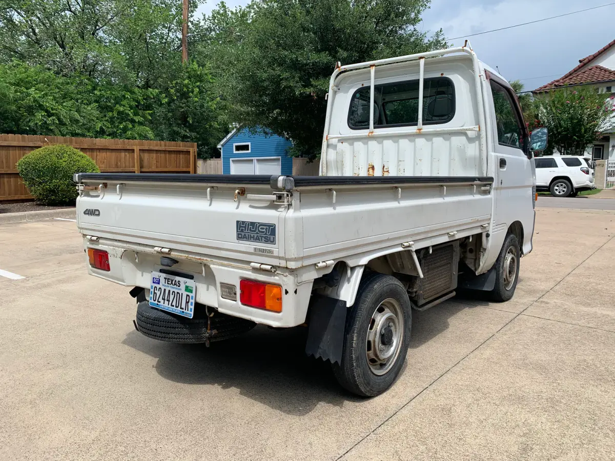 1996 Daihatsu Hijet, 4WD + AC, a Kei Truck, for sale at Sunshine Imports in Austin, TX (photo 6 of 11)