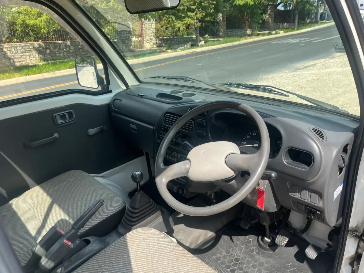 1996 Daihatsu Hijet, 4WD, a Kei Truck, for sale at Sunshine Imports in Austin, TX (photo 8 of 11)