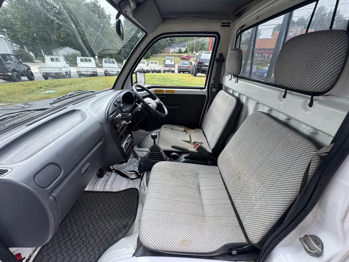 1996 Daihatsu Hijet, a Kei Truck, for sale at Northeast Auto Imports in Hudson, NH (photo 12 of 19)