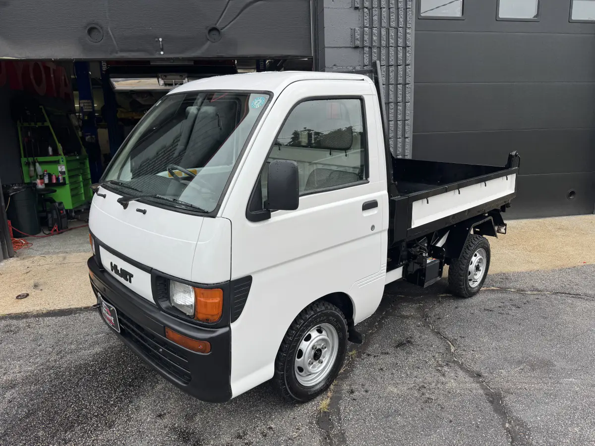 1996 Daihatsu Hijet, a Kei Truck, for sale at Northeast Auto Imports in Hudson, NH (photo 16 of 19)