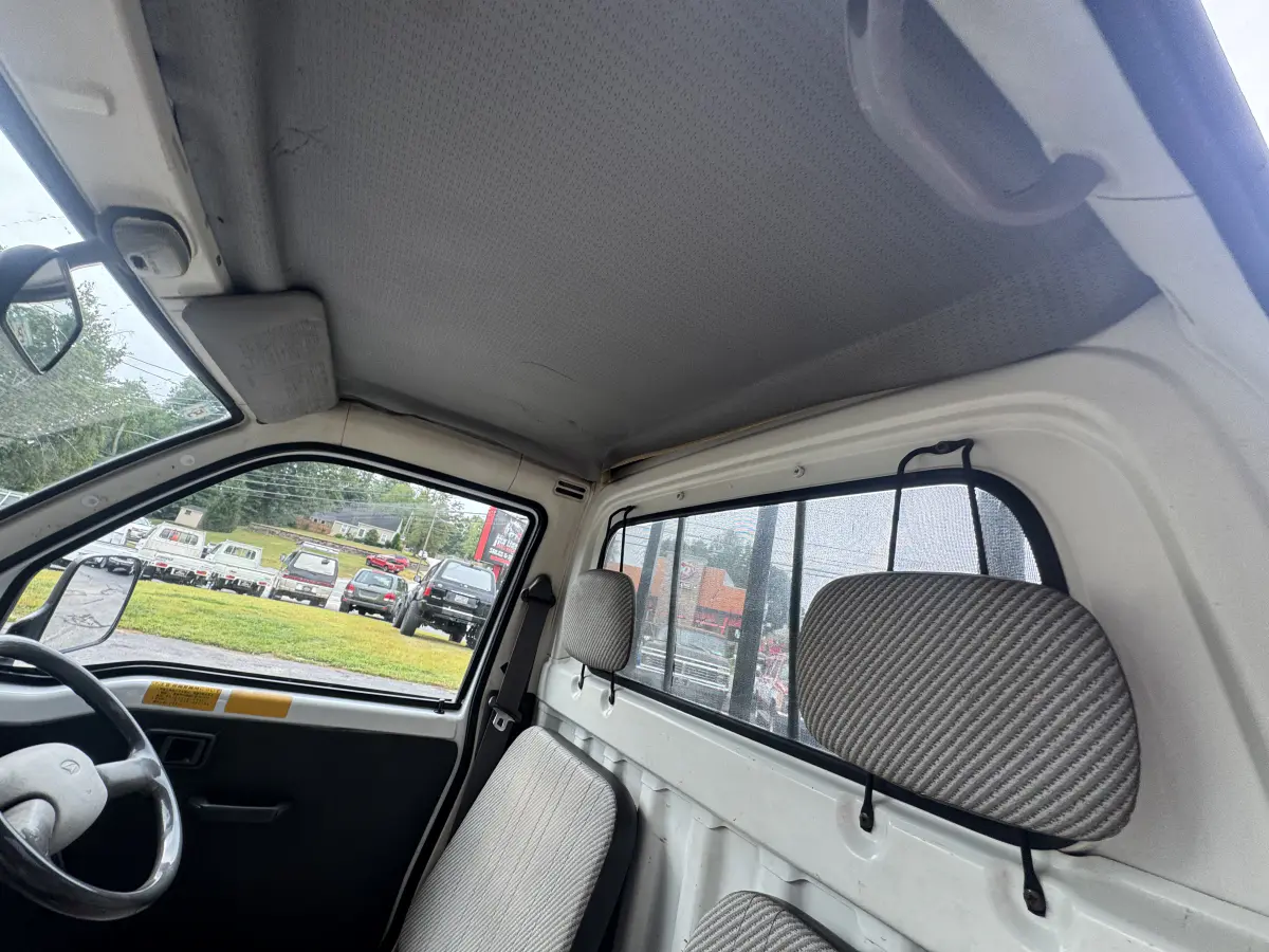 1996 Daihatsu Hijet, a Kei Truck, for sale at Northeast Auto Imports in Hudson, NH (photo 17 of 19)