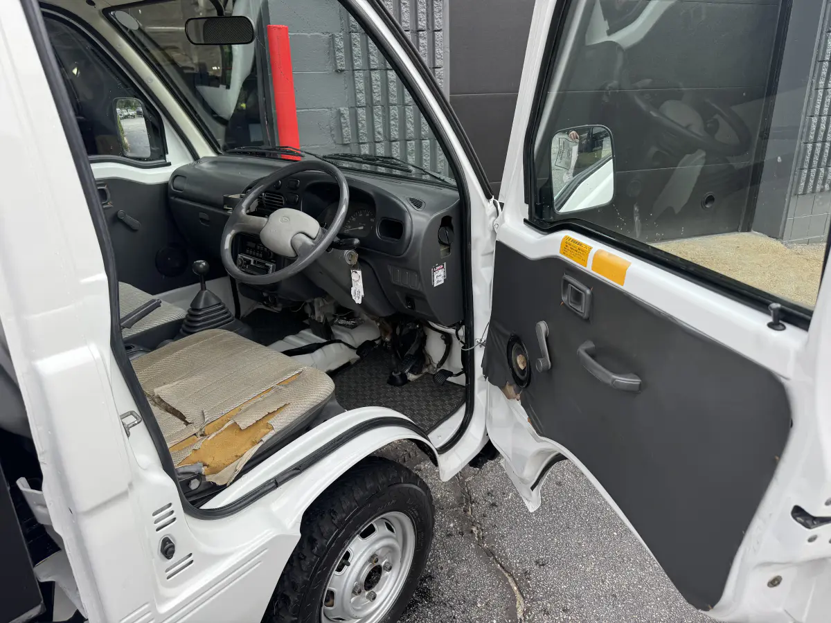 1996 Daihatsu Hijet, a Kei Truck, for sale at Northeast Auto Imports in Hudson, NH (photo 18 of 19)