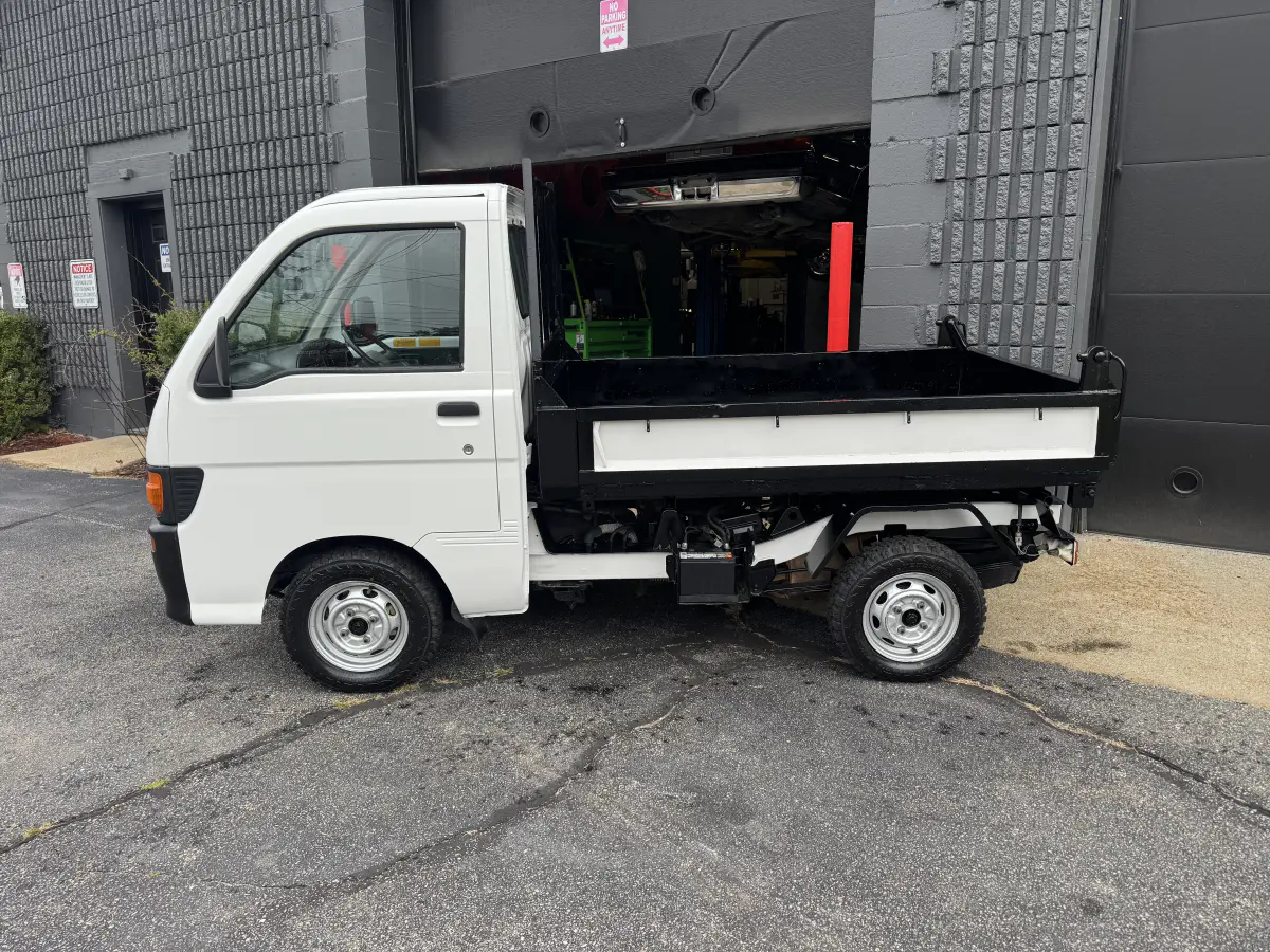 1996 Daihatsu Hijet, a Kei Truck, for sale at Northeast Auto Imports in Hudson, NH (photo 3 of 19)