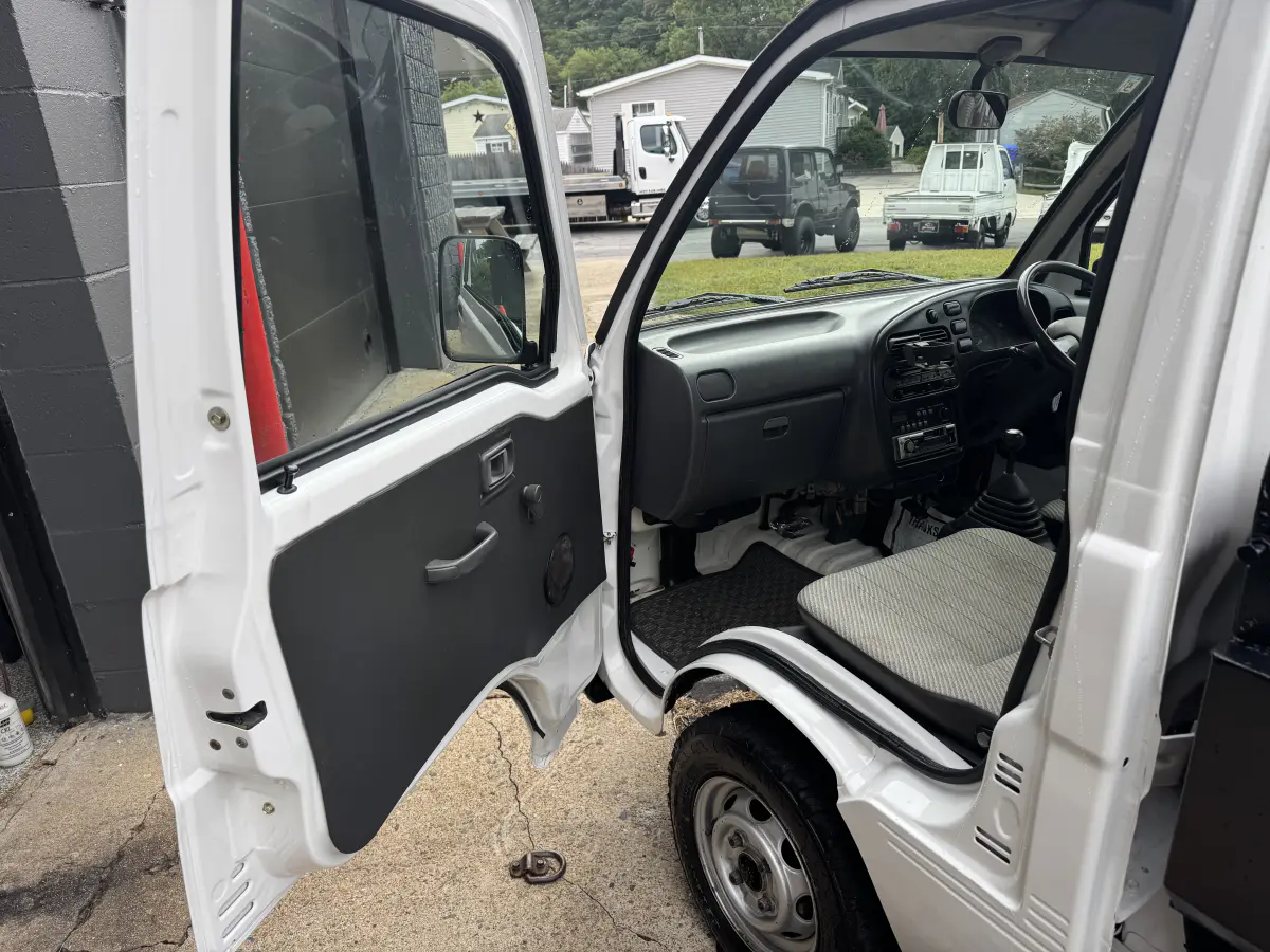 1996 Daihatsu Hijet, a Kei Truck, for sale at Northeast Auto Imports in Hudson, NH (photo 8 of 19)