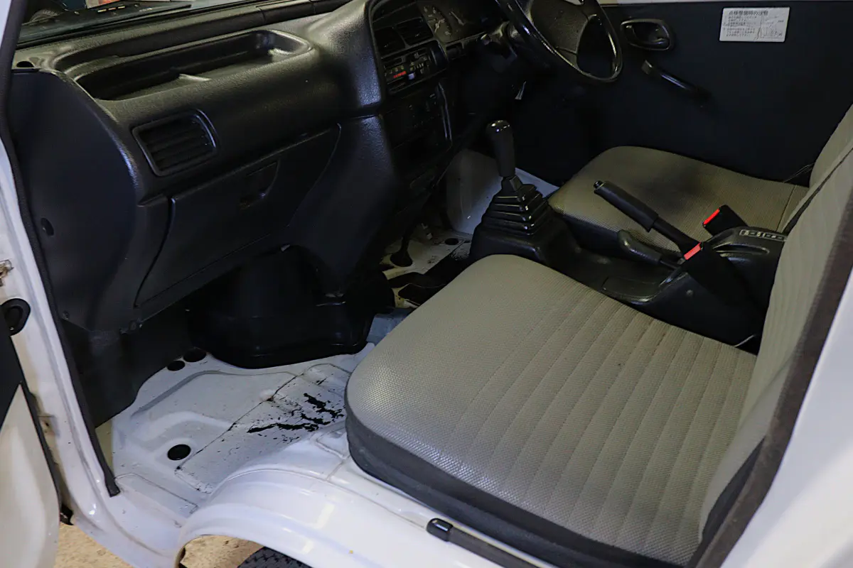 White 1996 Suzuki Carry Dump Bed 4x4 Kei Truck, cab interior, for sale at Duncan Imports in Christiansburg, VA