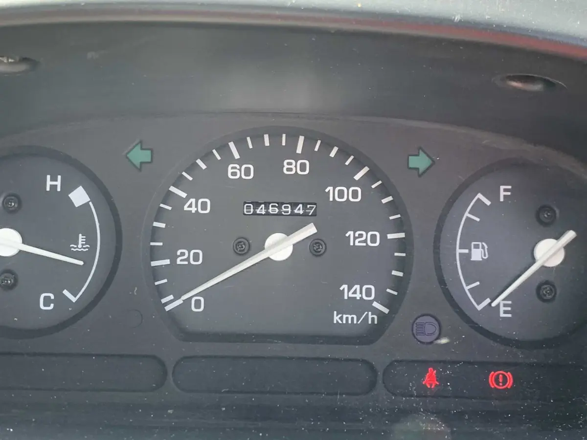 1997 Daihatsu Hijet, 2WD and AC, a Kei Truck, for sale at Sunshine Imports in Austin, TX (photo 10 of 12)
