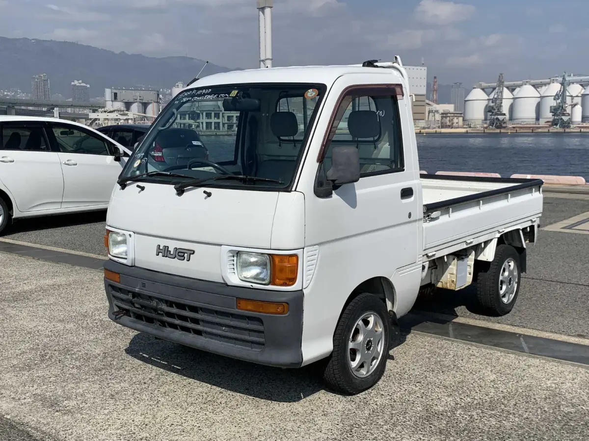 1997 Daihatsu Hijet, 2WD and AC, a Kei Truck, for sale at Sunshine Imports in Austin, TX (photo 2 of 12)
