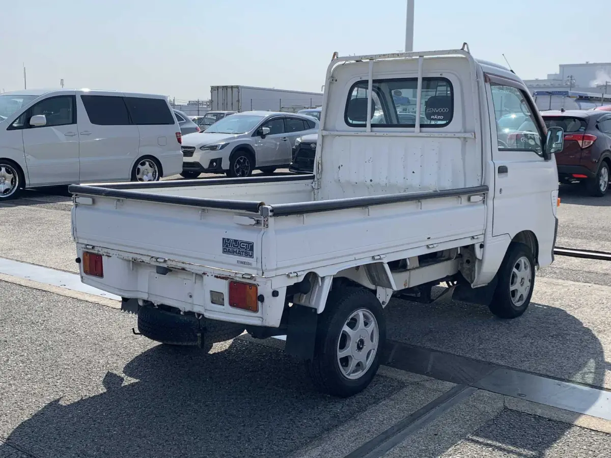 1997 Daihatsu Hijet, 2WD and AC, a Kei Truck, for sale at Sunshine Imports in Austin, TX (photo 3 of 12)