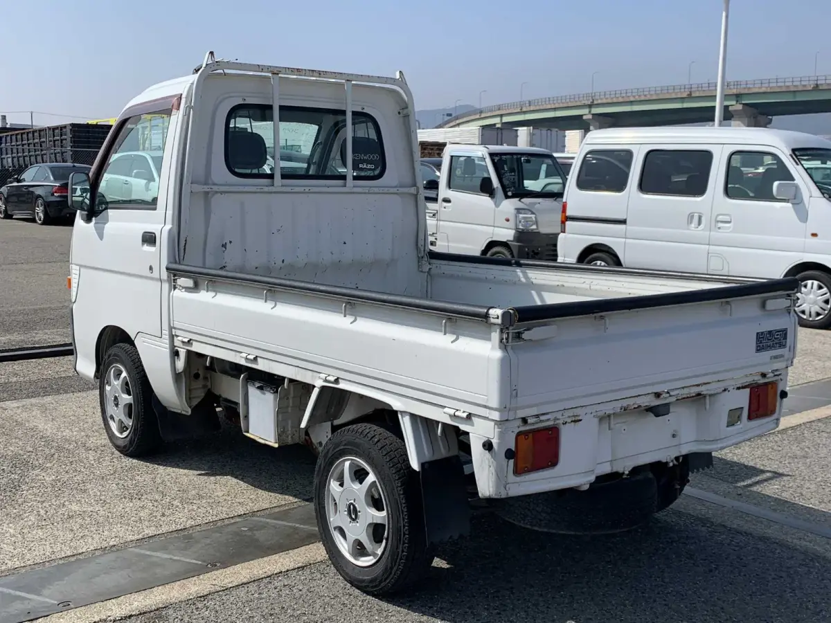 1997 Daihatsu Hijet, 2WD and AC, a Kei Truck, for sale at Sunshine Imports in Austin, TX (photo 4 of 12)