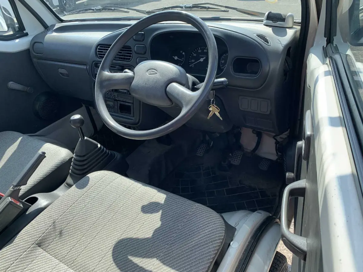 1997 Daihatsu Hijet, 2WD and AC, a Kei Truck, for sale at Sunshine Imports in Austin, TX (photo 7 of 12)
