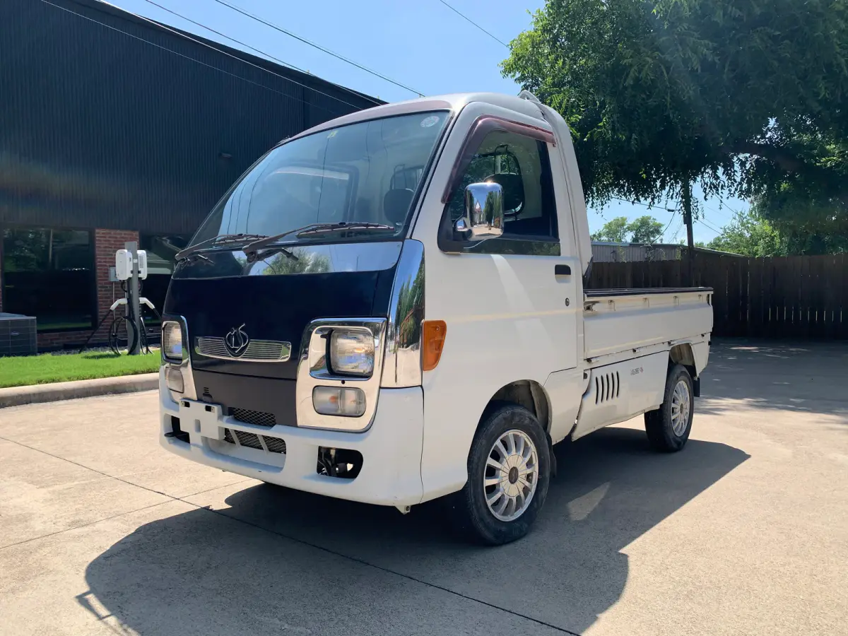1997 Daihatsu Hijet IS, 2WD + AC + Body Kit, a Kei Truck, for sale at Sunshine Imports in Austin, TX (photo 2 of 11)