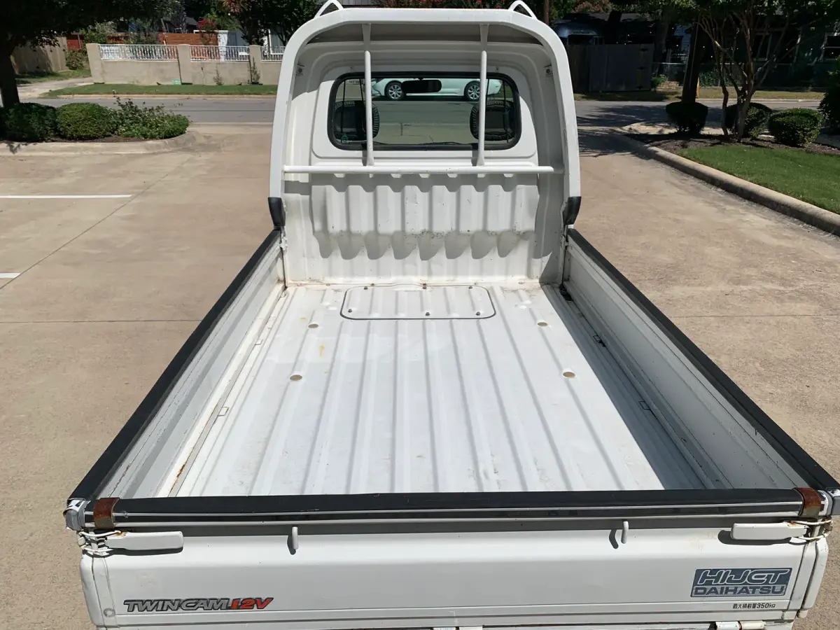 1997 Daihatsu Hijet IS, 2WD + AC + Body Kit, a Kei Truck, for sale at Sunshine Imports in Austin, TX (photo 5 of 11)