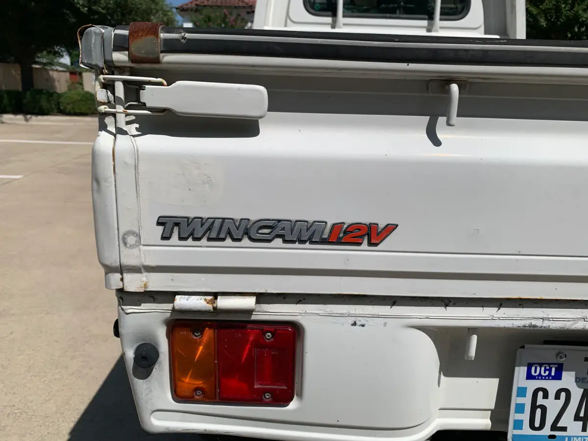 1997 Daihatsu Hijet IS, 2WD + AC + Body Kit, a Kei Truck, for sale at Sunshine Imports in Austin, TX (photo 6 of 11)