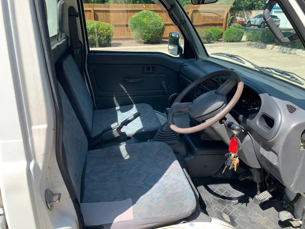 1997 Daihatsu Hijet IS, 2WD + AC + Body Kit, a Kei Truck, for sale at Sunshine Imports in Austin, TX (photo 7 of 11)