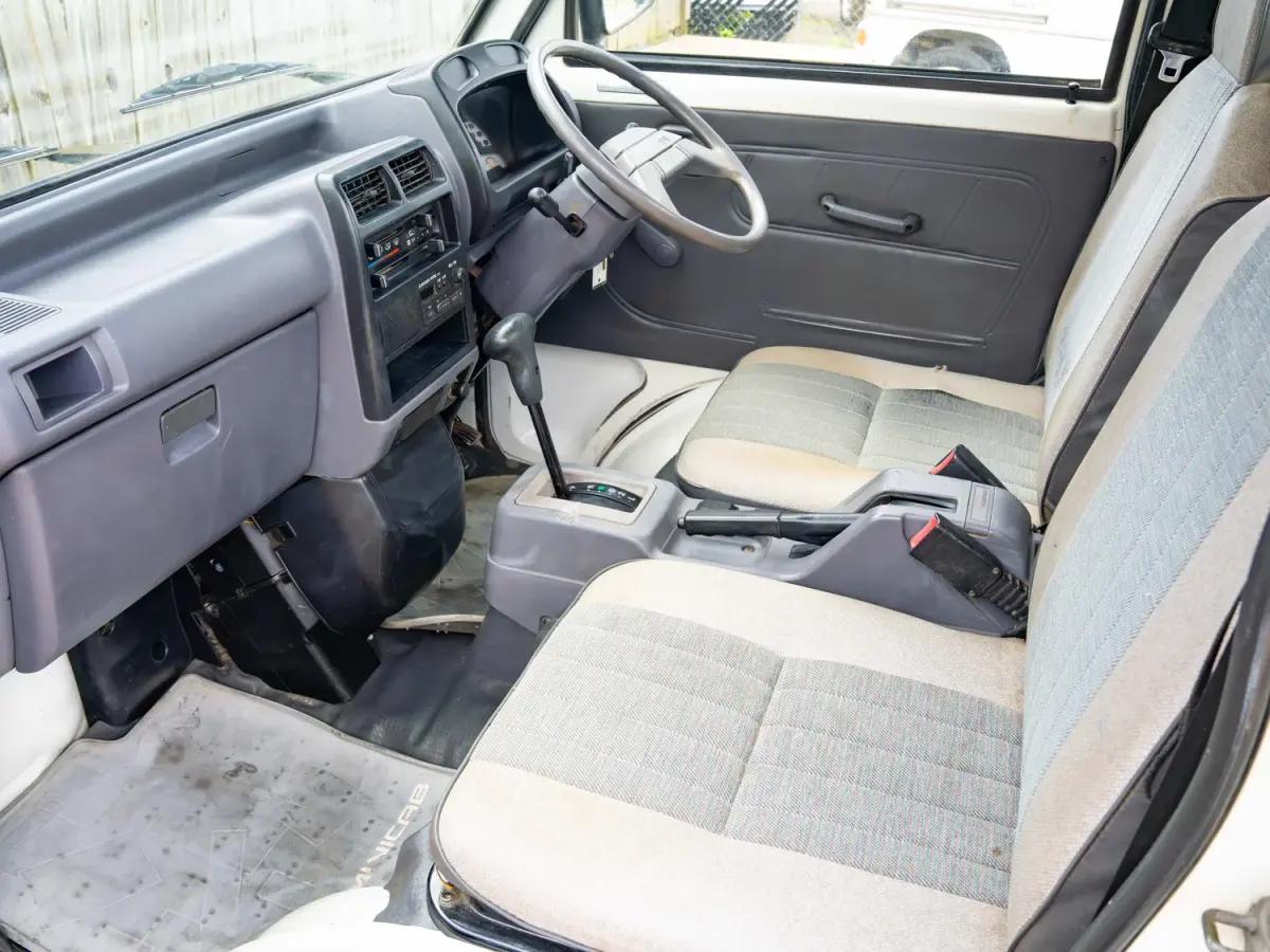 1997 Mitsubishi Minicab Automatic, a white Kei Truck, for sale at Japan Direct Motors in Irmo, SC (photo 11 of 12)