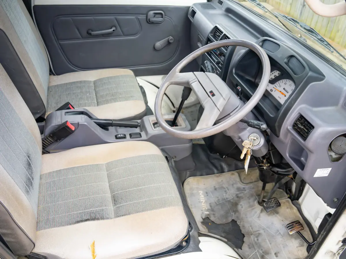 1997 Mitsubishi Minicab Automatic, a white Kei Truck, for sale at Japan Direct Motors in Irmo, SC (photo 12 of 12)