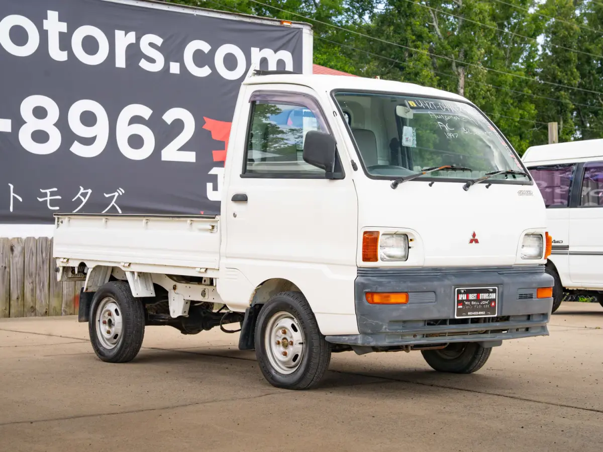 1997 Mitsubishi Minicab Automatic, a white Kei Truck, for sale at Japan Direct Motors in Irmo, SC (photo 3 of 12)