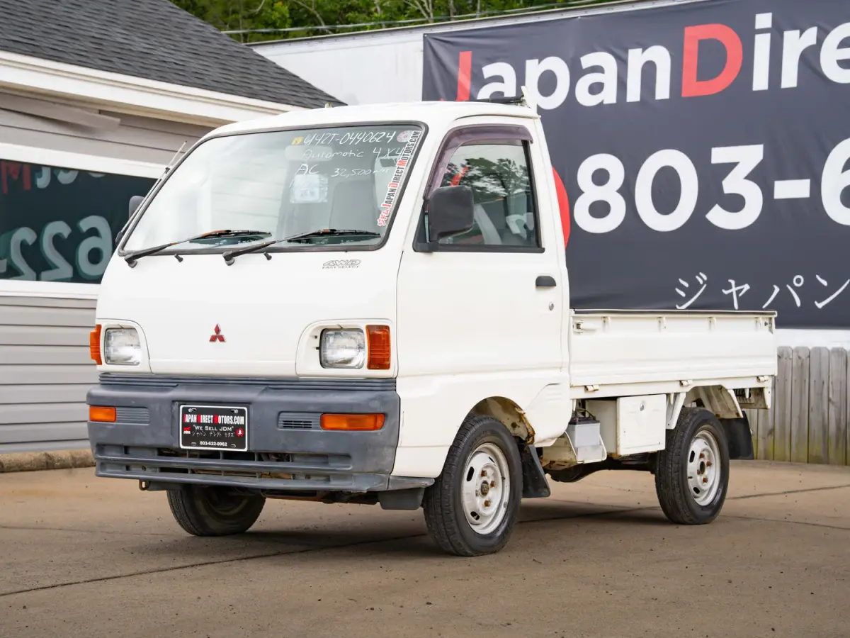 1997 Mitsubishi Minicab Automatic, a white Kei Truck, for sale at Japan Direct Motors in Irmo, SC (photo 5 of 12)