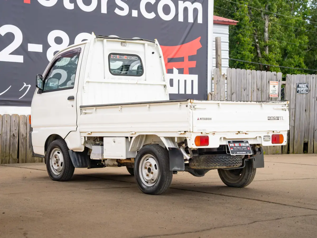 1997 Mitsubishi Minicab Automatic, a white Kei Truck, for sale at Japan Direct Motors in Irmo, SC (photo 7 of 12)
