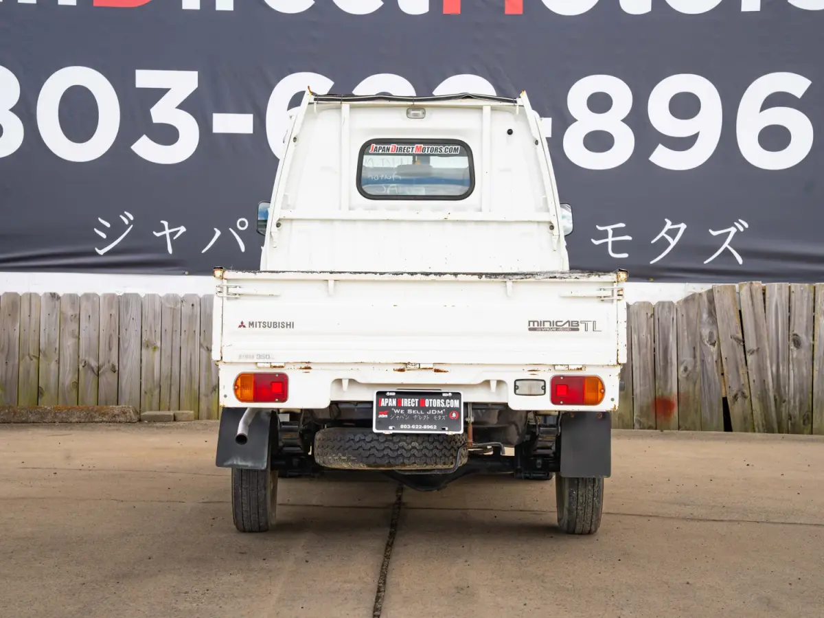 1997 Mitsubishi Minicab Automatic, a white Kei Truck, for sale at Japan Direct Motors in Irmo, SC (photo 8 of 12)