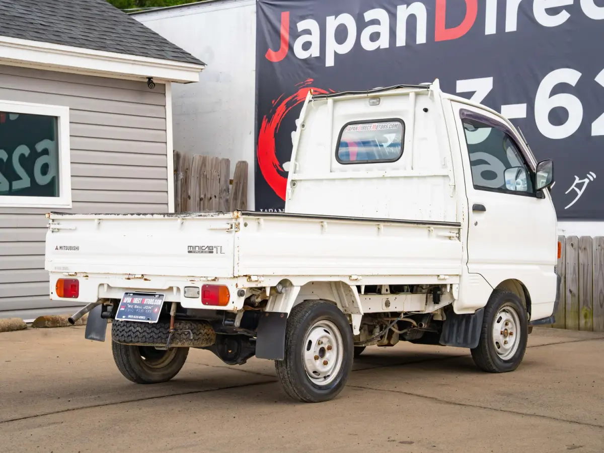 1997 Mitsubishi Minicab Automatic, a white Kei Truck, for sale at Japan Direct Motors in Irmo, SC (photo 9 of 12)