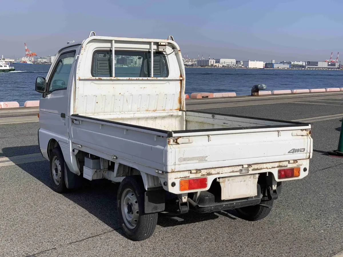 1997 Suzuki Carry, 4WD and AC, a Kei Truck, for sale at Sunshine Imports in Austin, TX (photo 4 of 11)
