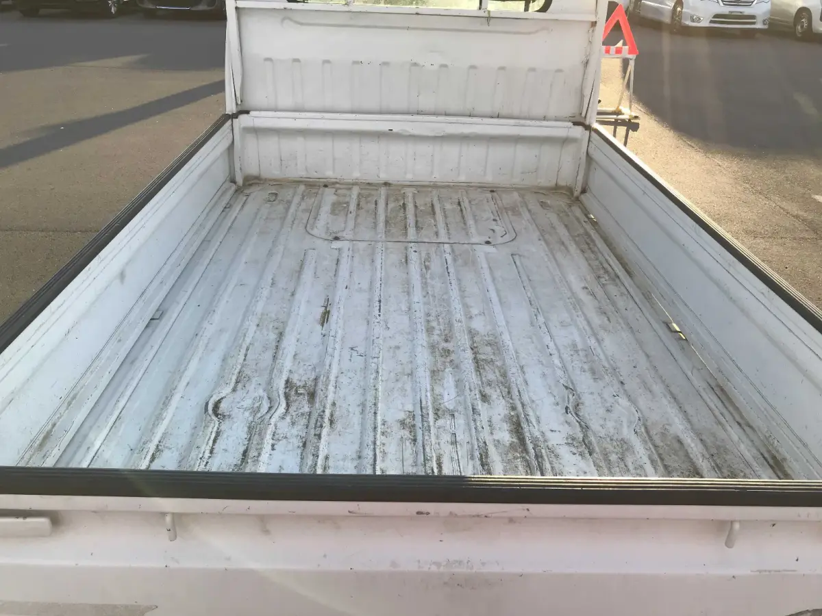 1997 Suzuki Carry, 4WD, a Kei Truck, for sale at Sunshine Imports in Austin, TX (photo 5 of 11)