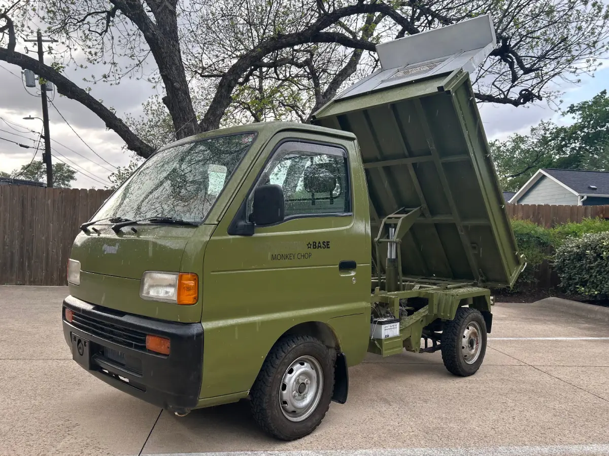 1997 Suzuki Carry Dump, 2WD + AC, a Kei Truck, for sale at Sunshine Imports in Austin, TX (photo 5 of 12)
