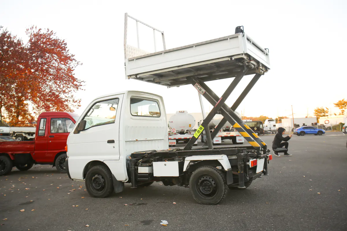 1997 Suzuki Carry Scissor Dump, a Kei Truck, for sale at Street Legal Mini Trucks in Philadelphia, PA (photo 4 of 12)