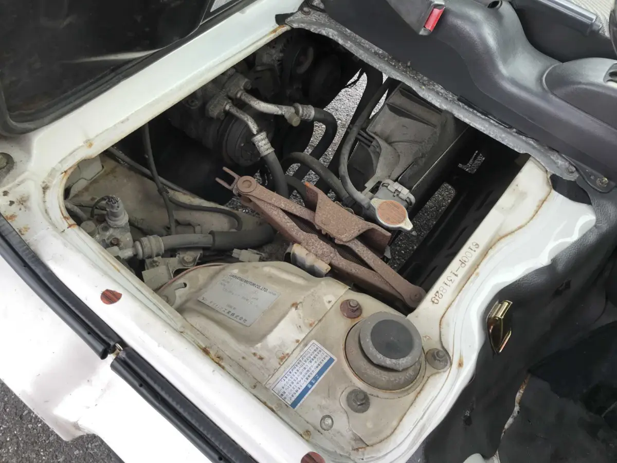 1998 Daihatsu Hijet, 2WD and AC + Automatic, a Kei Truck, for sale at Sunshine Imports in Austin, TX (photo 10 of 11)