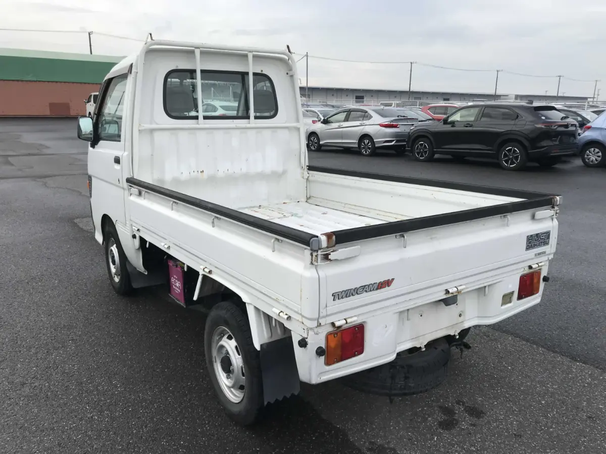 1998 Daihatsu Hijet, 2WD and AC + Automatic, a Kei Truck, for sale at Sunshine Imports in Austin, TX (photo 3 of 11)
