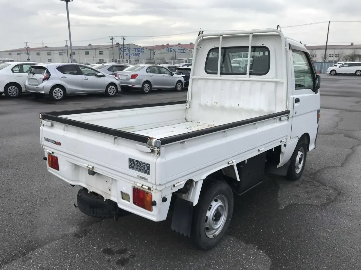 1998 Daihatsu Hijet, 2WD and AC + Automatic, a Kei Truck, for sale at Sunshine Imports in Austin, TX (photo 4 of 11)