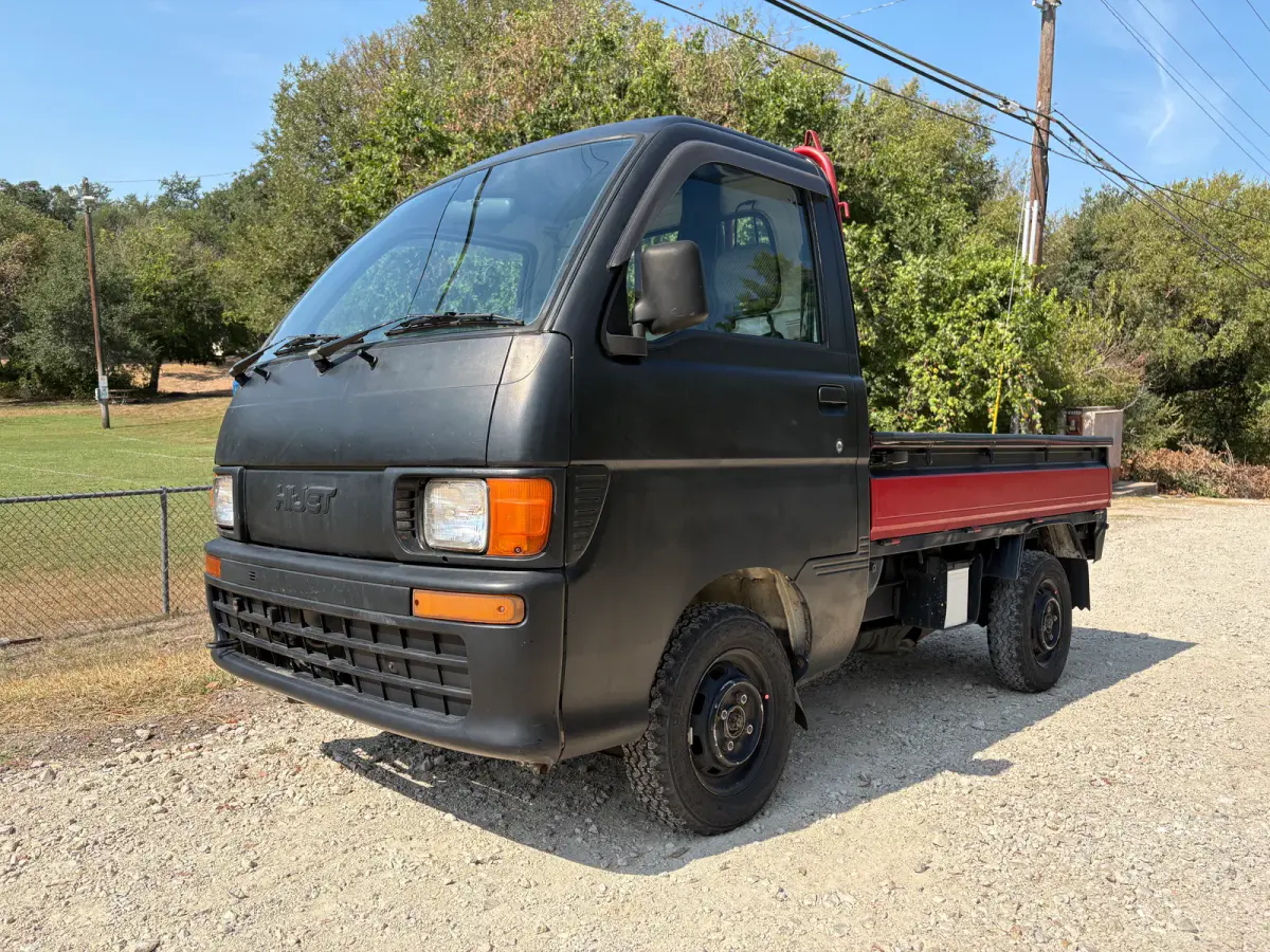 1998 Daihatsu Hijet, 4WD + AC, a Kei Truck, for sale at Sunshine Imports in Austin, TX (photo 2 of 12)