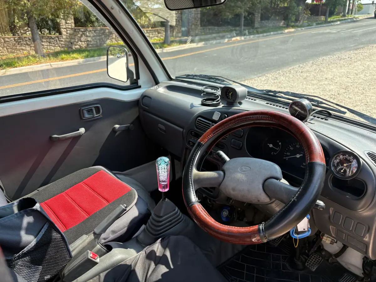 1998 Daihatsu Hijet, 4WD + AC, a Kei Truck, for sale at Sunshine Imports in Austin, TX (photo 8 of 12)