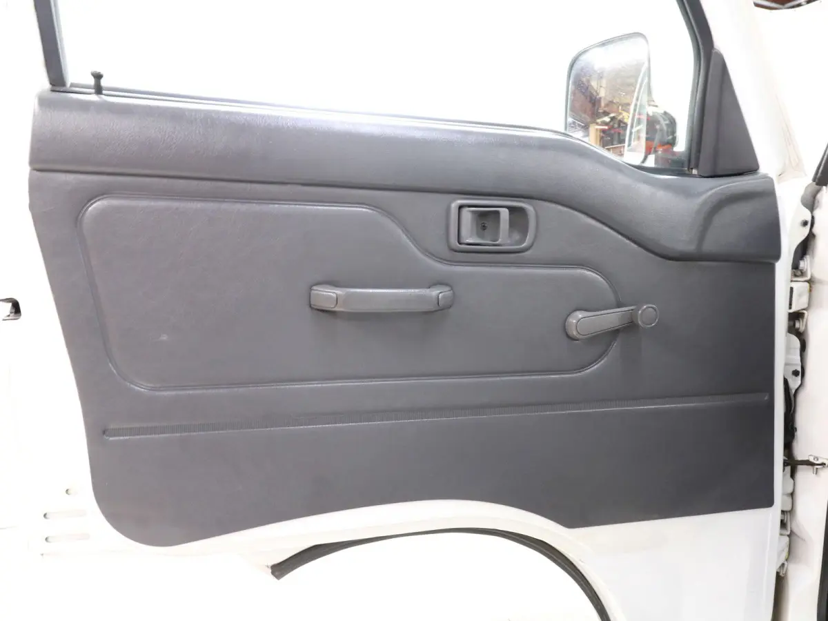 1998 Daihatsu Hijet High Roof, a white Kei Truck, for sale at Duncan Imports & Classic Cars in Christiansburg, VA (photo 17 of 50)