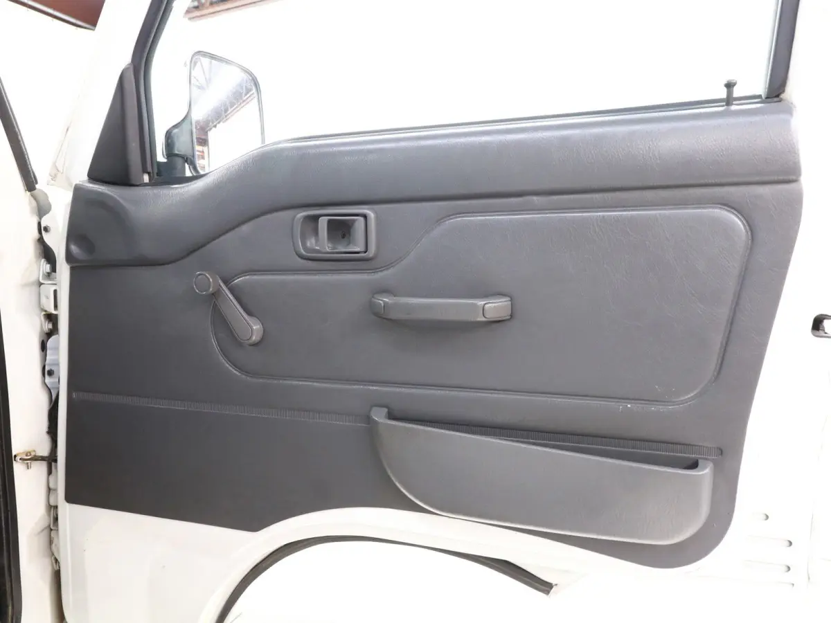 1998 Daihatsu Hijet High Roof, a white Kei Truck, for sale at Duncan Imports & Classic Cars in Christiansburg, VA (photo 18 of 50)